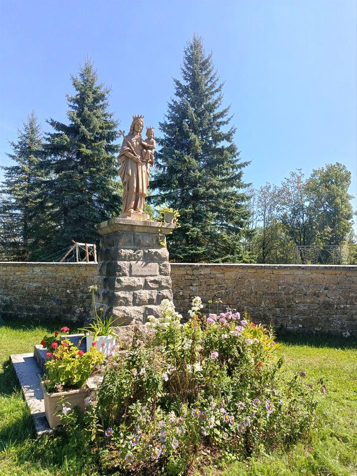 Statue de la vierge a l enfant mieges